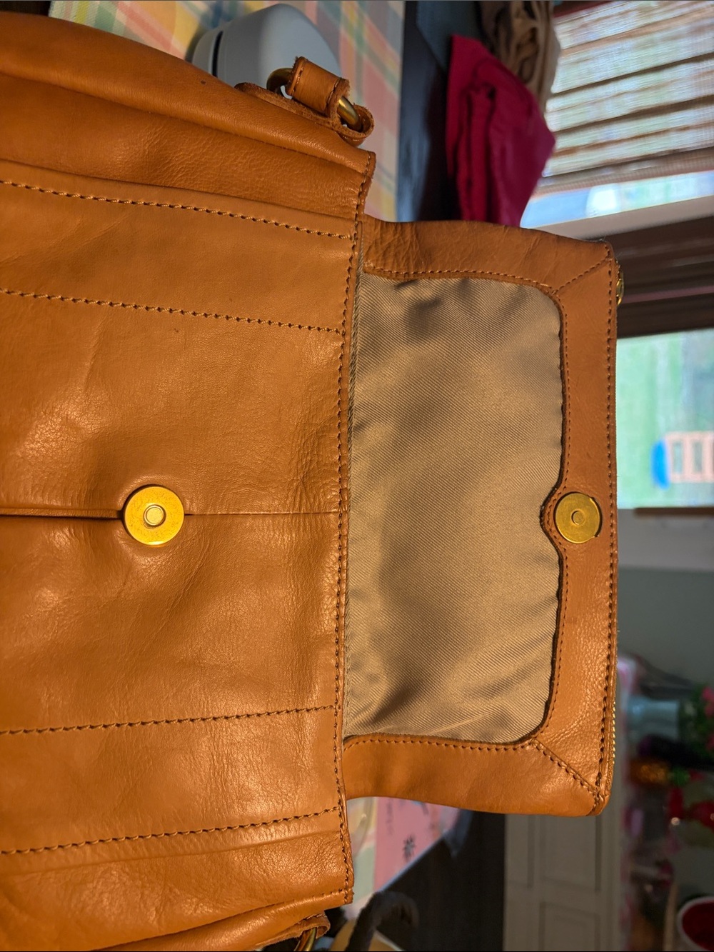 American Retro Cognac Leather Crossbody Bag with Front Zip - Picture 4 of 9
